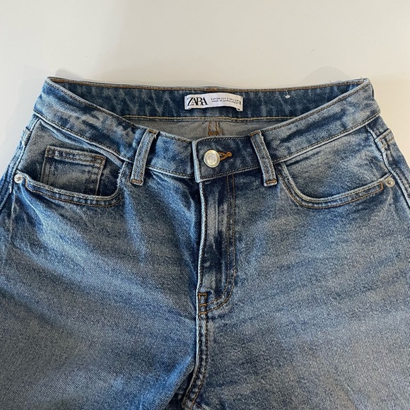 Zara Low Rise Relaxed Fit Jeans (US Size 2) - Picture 2 of 5